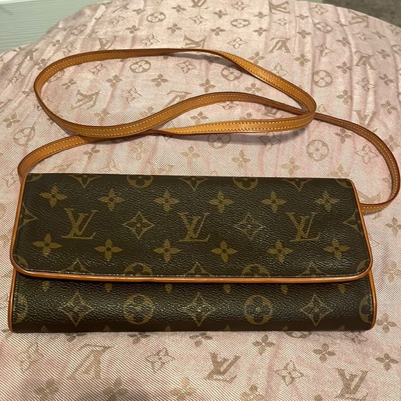 Louis Vuitton Handbags - Louis Vuitton Monogram Pochette Twice GM Crossbody/Handbag
